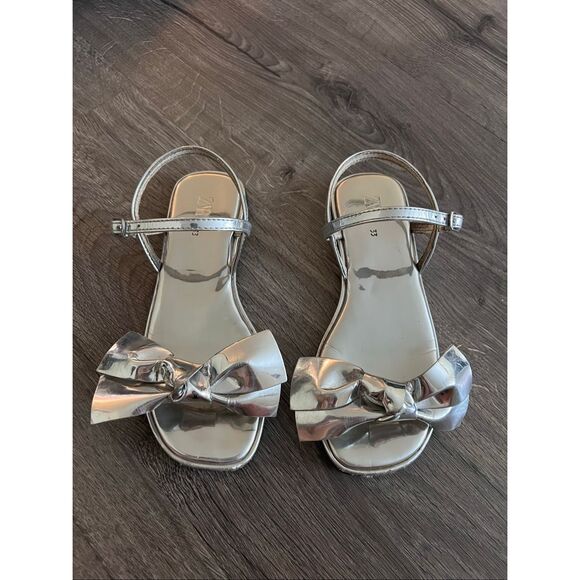 Zara silver metallic Girl sandals size 33 /1.5 US - Picture 1 of 8